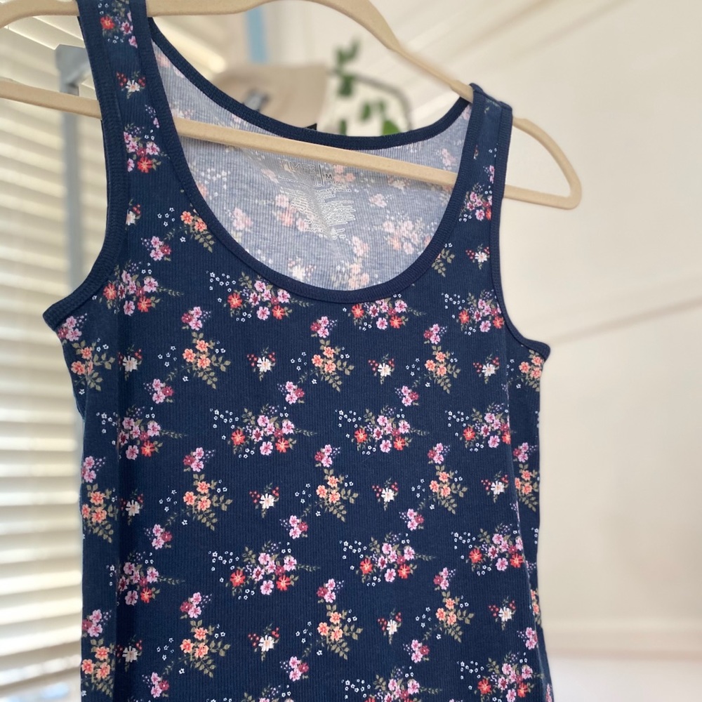Cute flower tank top